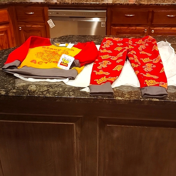 DISNEY PIXAR TOY STORY BOYS OUTFIT - Picture 1 of 8